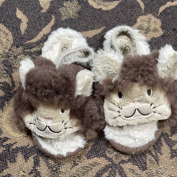 UGG Toddler Kids Size 10 Fluff Yeah Lion Stuffy Genuine Shearling Slippers - Picture 1 of 7